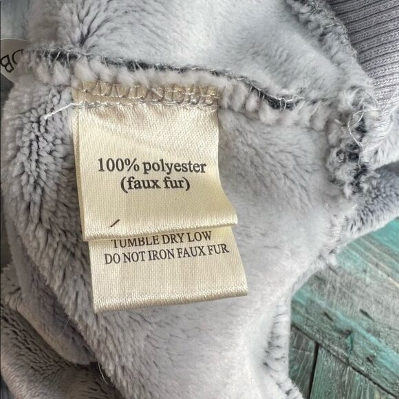 𝅺Dylan LA Grey Faux Fur Hooded Sweater Size Medium Comfy Cozy Loungewear - Picture 6 of 7